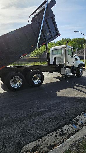 Used 2005 *** ALLISON AUTOMATIC *** Mack CV713 Granite