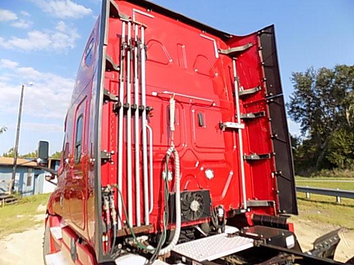 Used 2019 Freightliner Cascadia 126 **Automated Transmission**