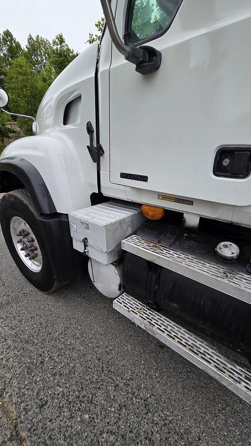 Used 2003 Mack *** ALLISON AUTOMATIC *** CV713 Granite