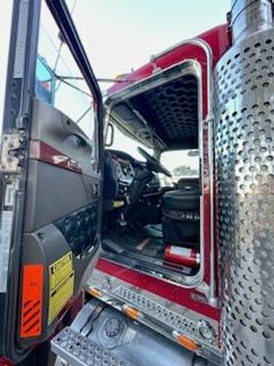 Used 2007 Peterbilt **0** Miles on Engine Rebuild W900L