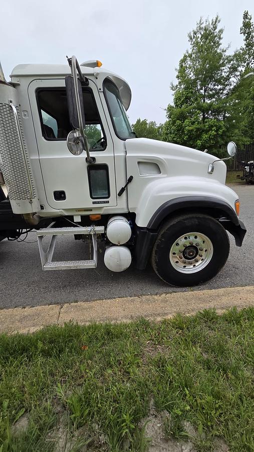 Used 2003 Mack *** ALLISON AUTOMATIC *** CV713 Granite