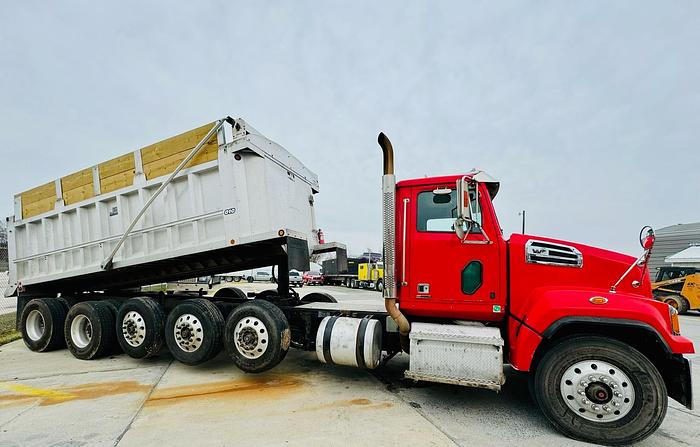 Used 2017 Western Star 4700 ** Beautiful Truck **