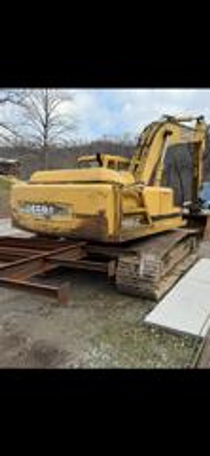 Used John Deere 200LC excavator
