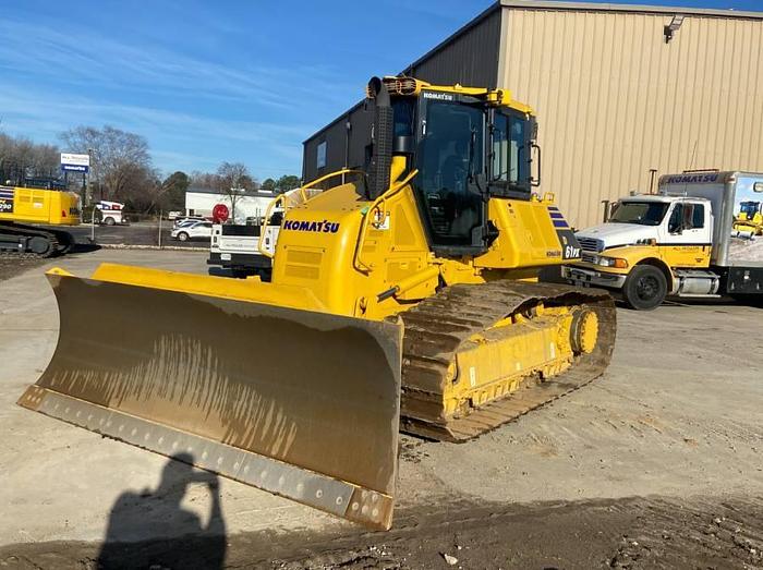 Used 2022 Komatsu D61PX-24