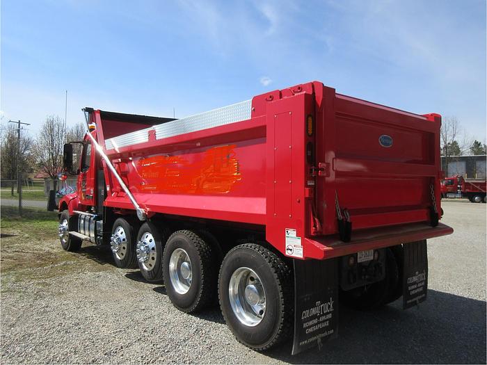Used 2019 Volvo Volvo dump truck