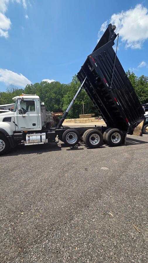 Used 2003 Mack *** ALLISON AUTOMATIC *** CV713 Granite