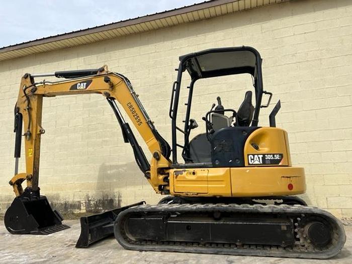 Used 2017 CATERPILLAR 305.5E2