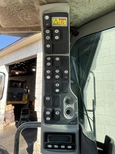 Used 2013 Caterpillar 120M2