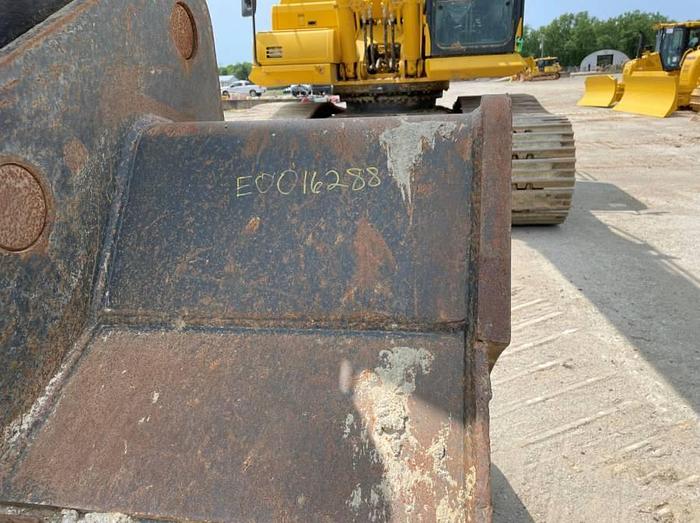 Used 2022 Komatsu PC490LC-11