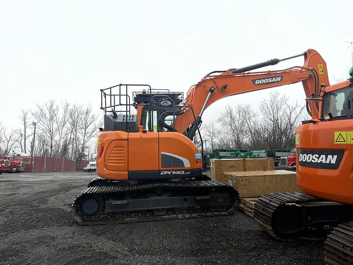 Used 2019 Doosan DX140LCR