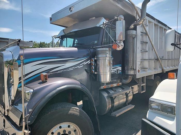 Used 2006 Freightliner FLD120 Classic