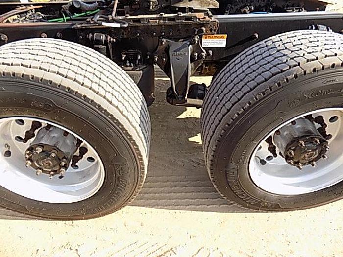 Used 2019 Freightliner Cascadia 126 **Automated Transmission**