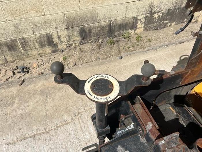 Used 2016 Leeboy 8616B