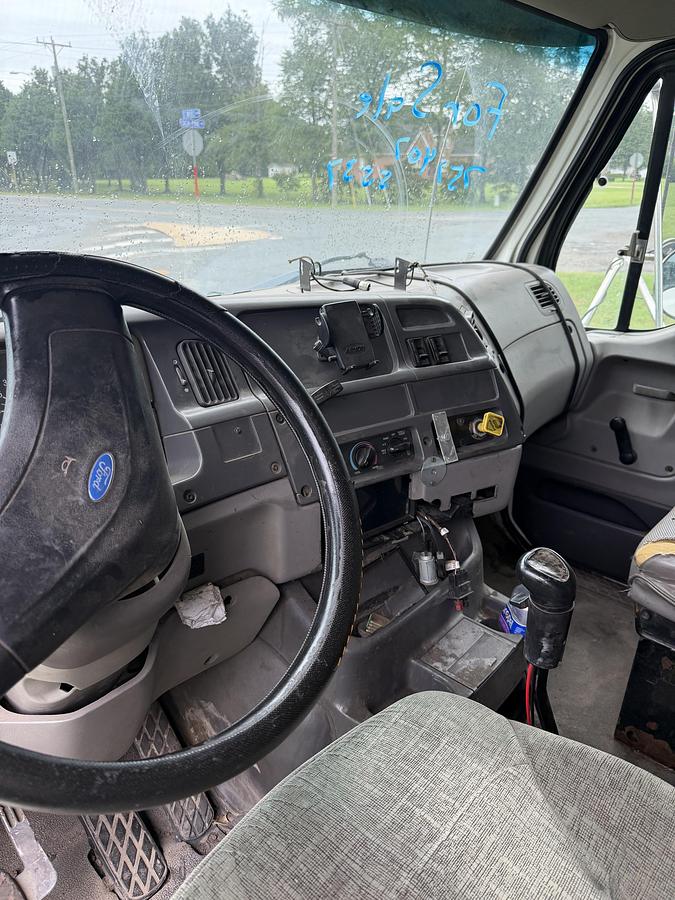Used 1998 Ford LT 9513 Tri Axle