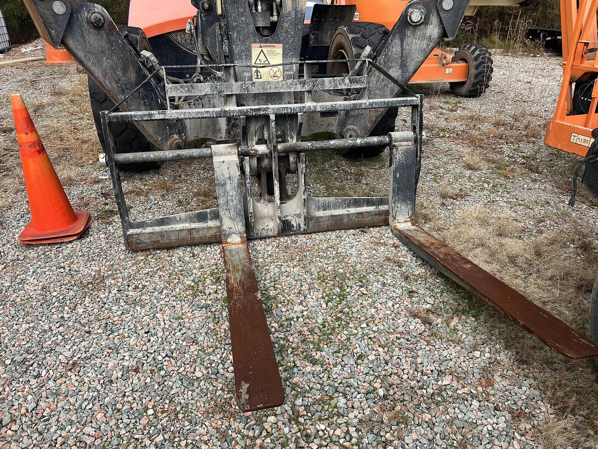 Used 2015 JLG Telehander 1255