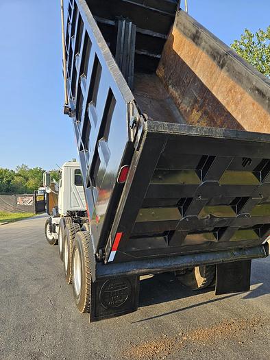 Used 2004   CV713 Granite