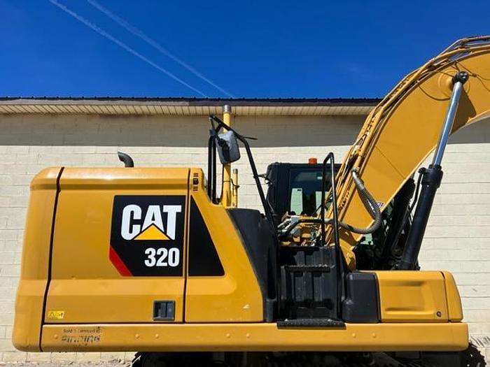 Used 2018 CATERPILLAR 320