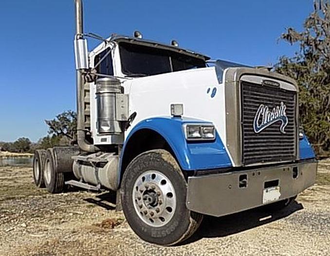 Used 2005 FREIGHTLINER CLASSIC, DETROIT 60 SERIES ENGINE