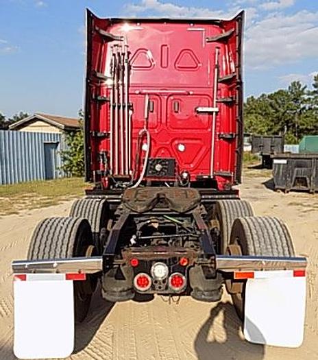 Used 2019 Freightliner Cascadia 126 **Automated Transmission**