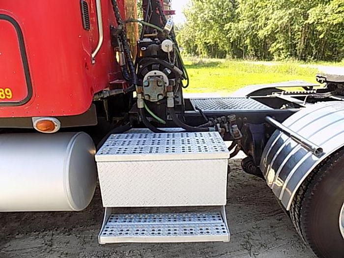 Used 2007 Freightliner Columbia 120, CAT C13