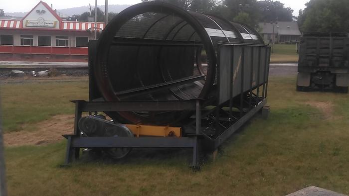 Used 2005 Tuffman trommel 8x30