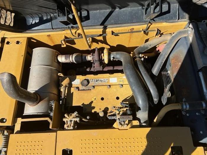 Used 2012 CATERPILLAR 320SDL