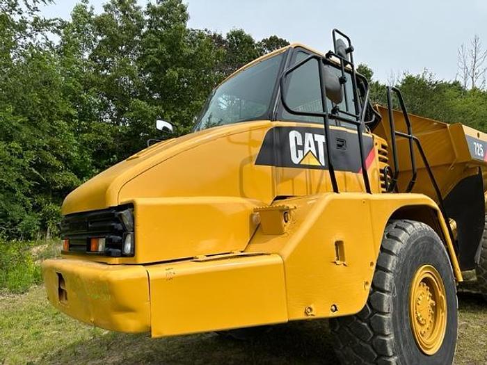 Used 2008 CAT 725