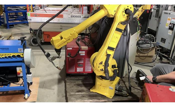 Used FANUC ARCMATE 120iB/10L MIG WELDING ROBOT WIRE FEEDER, TORCH, LINCOLN POWER WAVE 455M