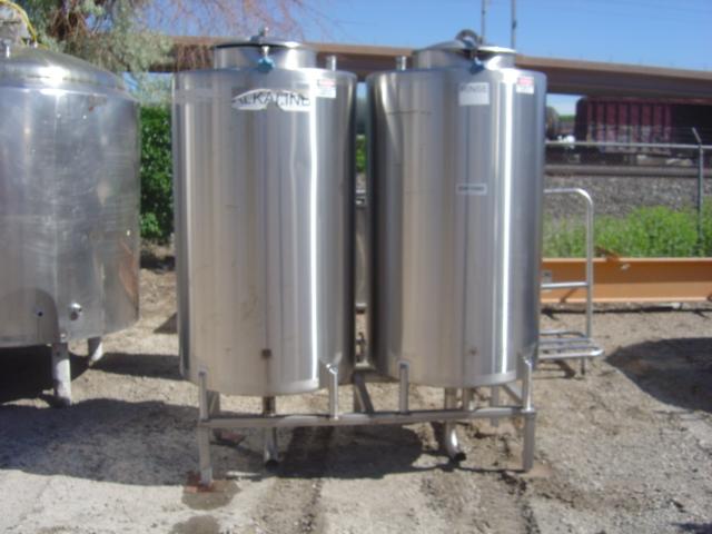 Usado 2 TANK CIP SKID. WITH 280 GAL TANKS, SOLID TOP WITH MANHOLES
