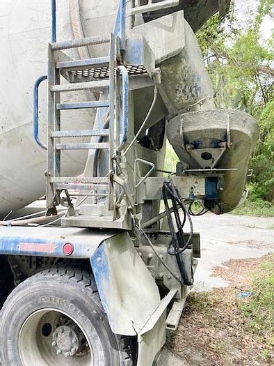 Used 2006 Peterbilt 4-Axle Concrete Mixer Truck
