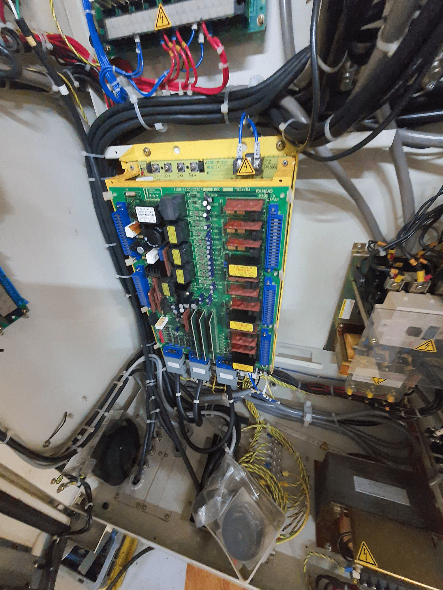 Used Stama MC 010 - Vertical Machining Centre - 1990