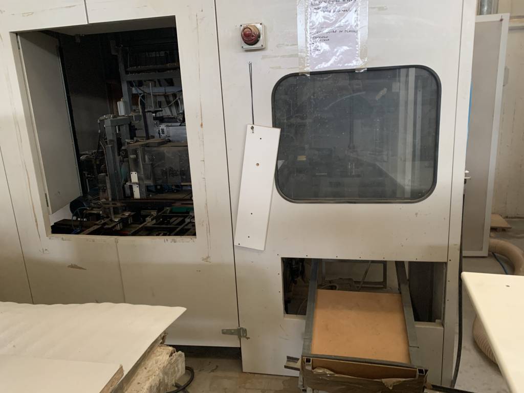 Ricondizionato Mortasatrice automatica Comec, con caricatore, per elementi di lettini per bambini