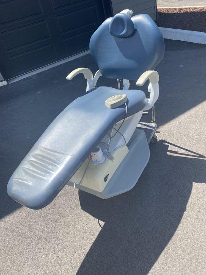 Used Pelton and crane sp 15 dental chair