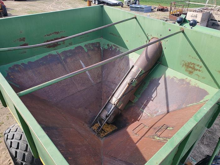 Used John Deere 500 Grain Cart