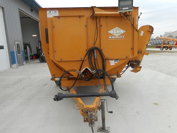 Used KUHN KNIGHT 3130