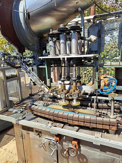 Used Capper, Resina, Model U40 282, Screw Capper, Cap Feeder #5991086