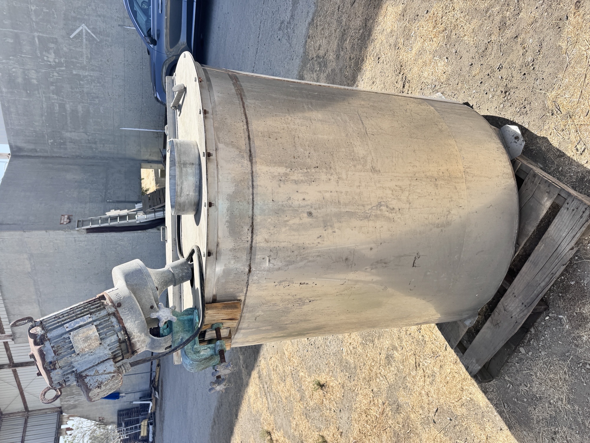 Used Tank, 275 Gallon, Stainless Steel, Lightnin 1.5 HP Agitator, #5991974