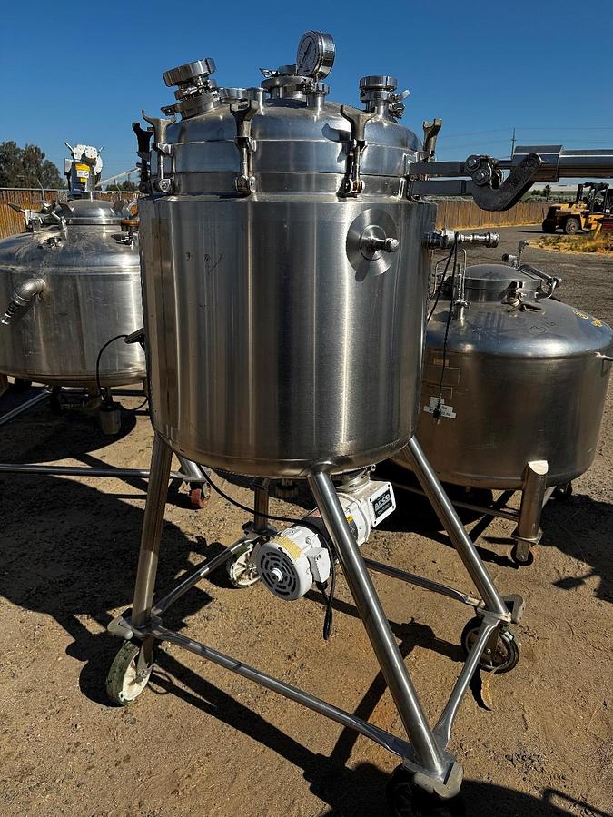 Used Tank, 66 Gallon (250 Liter), 316L Stainless Steel, Jacketed, Agitated, 45 PSI, Walker, #5991488