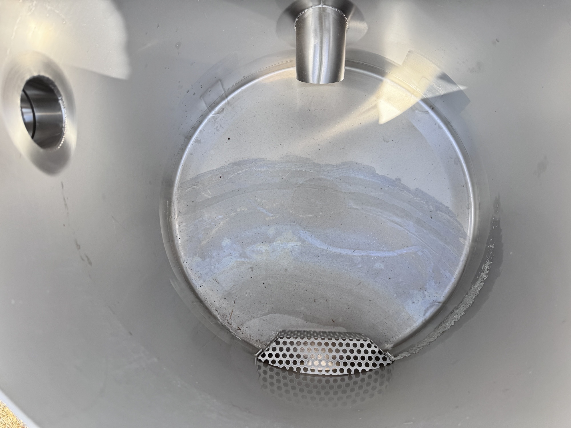 Used Tank, 25 Gallon, Stainless Steel, Slight Sloped Bottom, Qualtech, #5991975