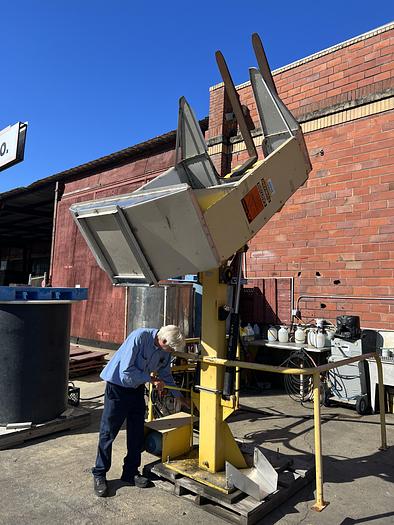 Used Dumper, Bin, Cart, Toter, mdl WS-550, 2500 lb capacity, #S744036