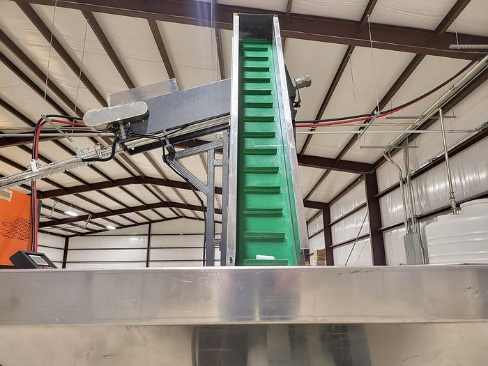 Used Blow Molder, 4-Cavity, 5,550 BPH, High Pressure Compressors - #