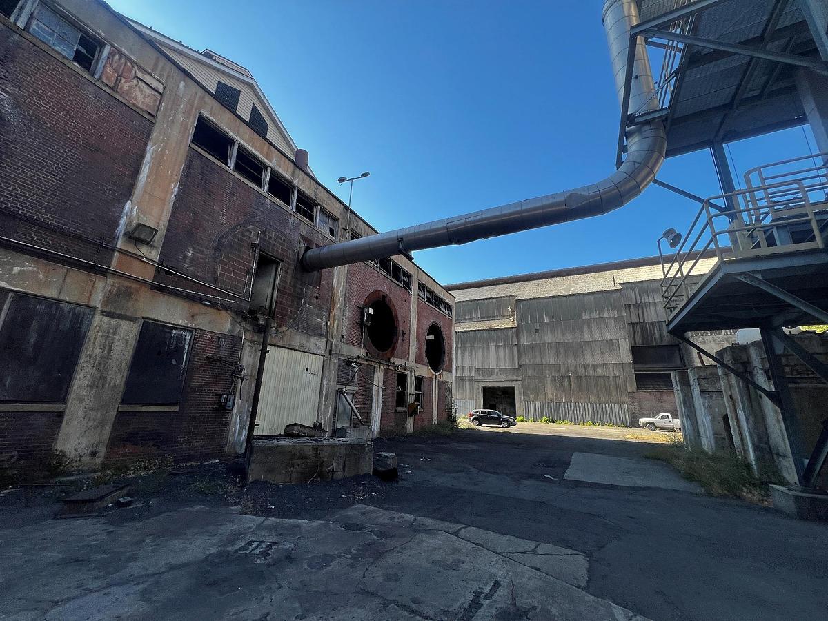 Used Dust Collector, 4,500 SF, 50,000 CFM, High Temp, Insulated, #5991542