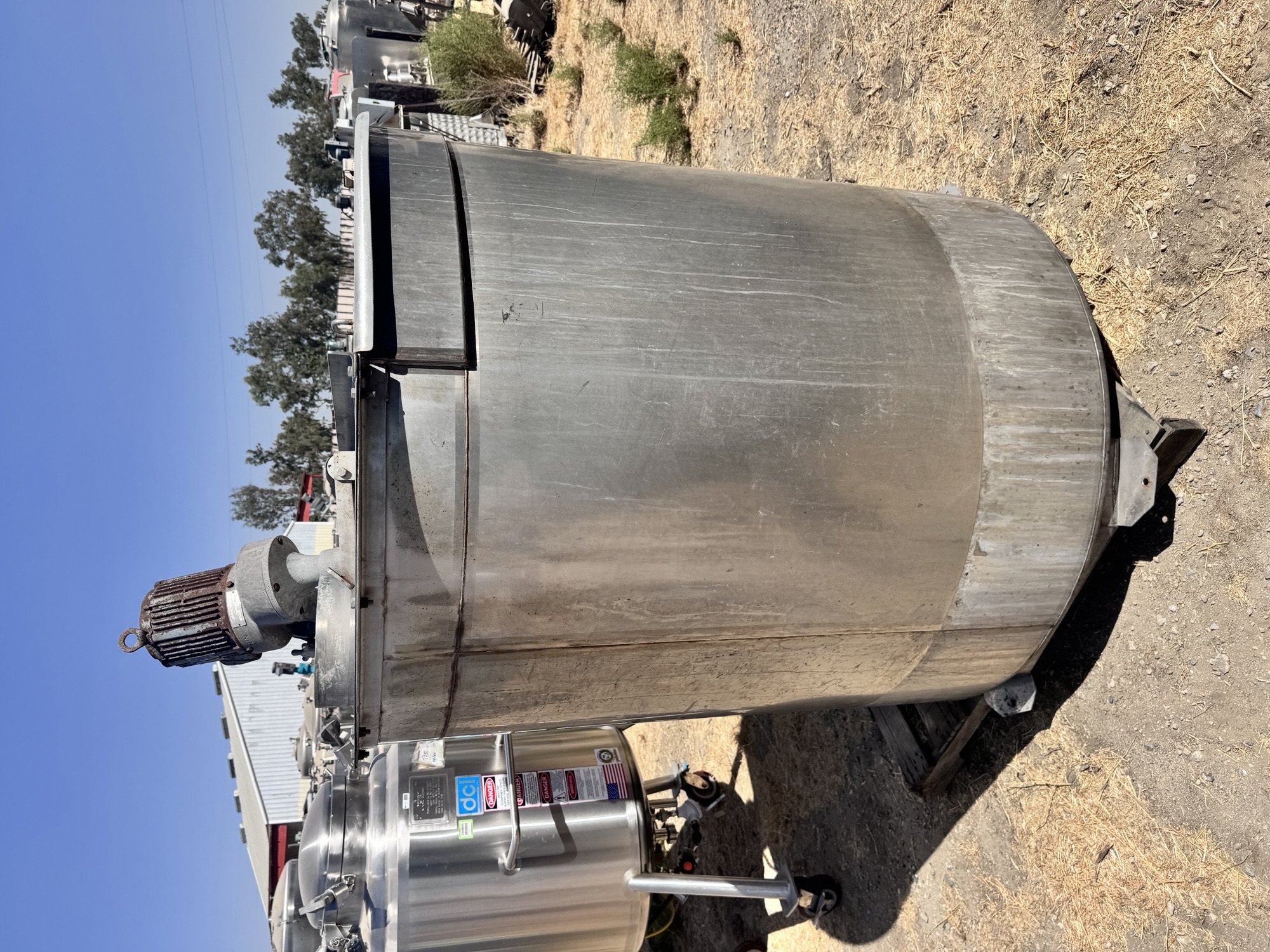 Used Tank, 275 Gallon, Stainless Steel, Lightnin 1.5 HP Agitator, #5991974