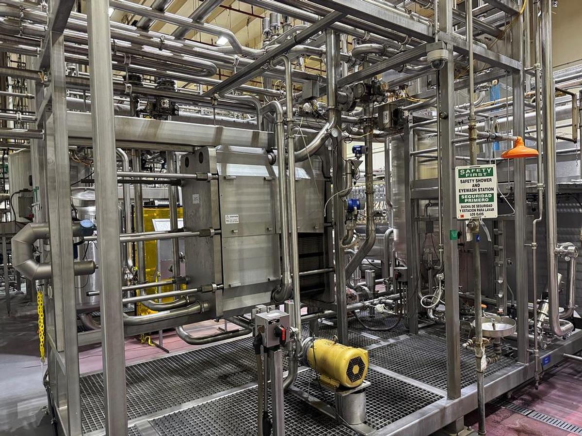 Used Bottling Line, 600–800 BPM, PET, US Bottlers Filler, Sidel Labeler, Kisters Shrink Wrapper, #5991608