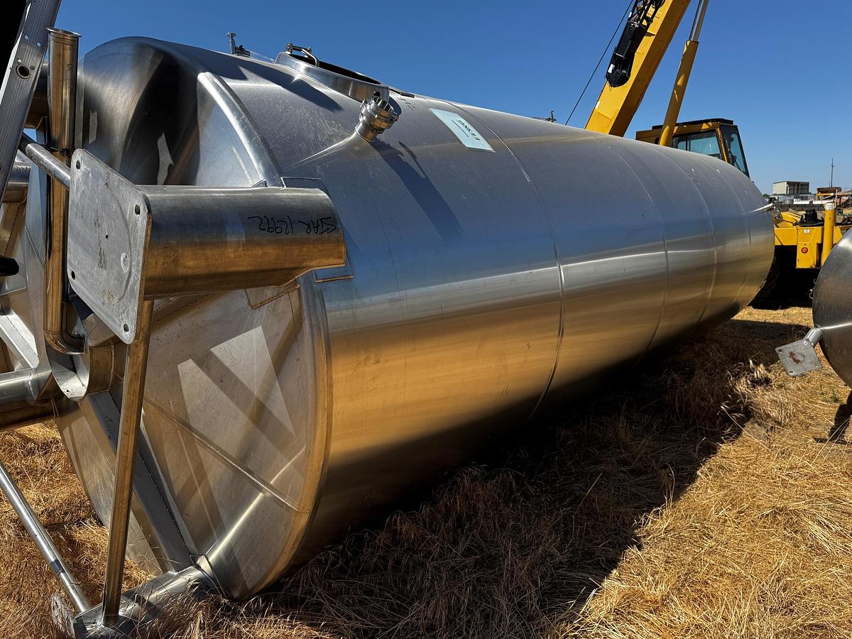 Used Tank, 6,870 Gallon (26,000 Liter), 7' Diameter, Stainless Steel, Vertical #5991408
