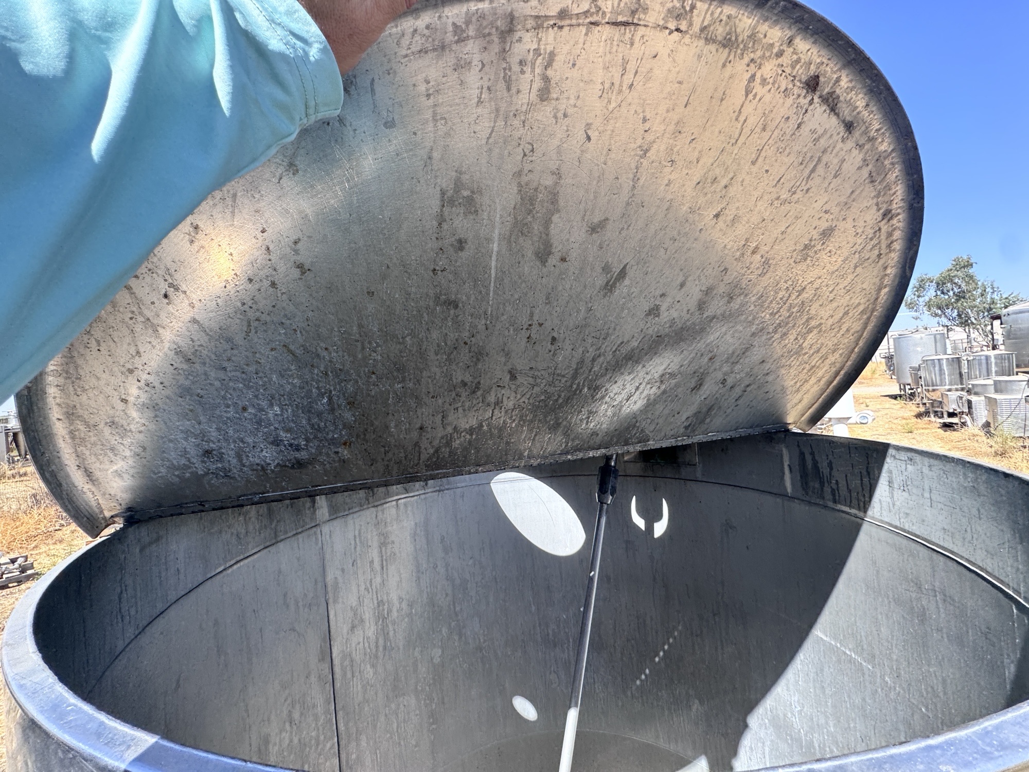 Used Tank, 275 Gallon, Stainless Steel, Lightnin 1.5 HP Agitator, #5991974