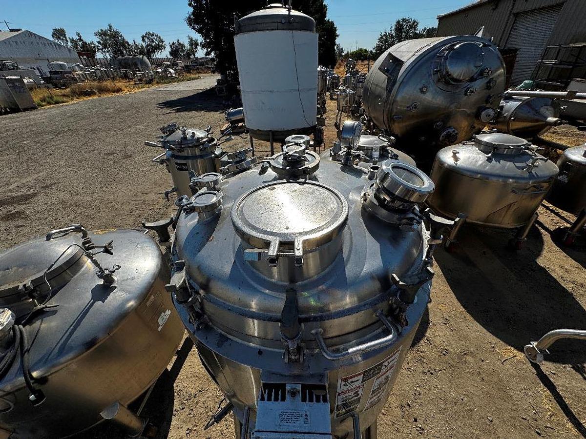 Used Tank, 66 Gallon (250 Liter), 316L Stainless Steel, Jacketed, Agitated, 45 PSI, Walker, #5991488