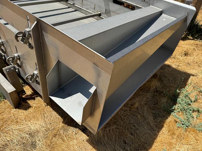 Used Feeder, Vibratory, 48" x 14', Stainless Steel, Key Iso-Flo #S745405