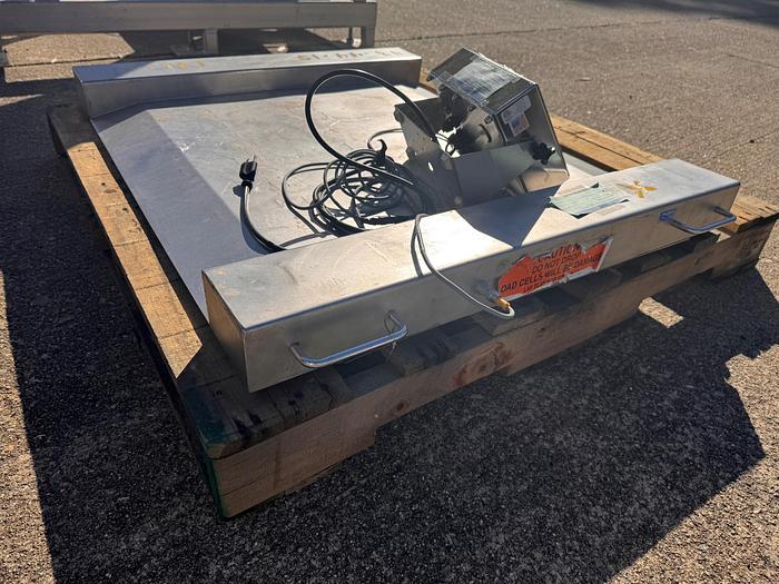 Used Scale, Platform, 30" x 30", 10,000 Pounds, Stainless Steel, Cardinal Scale, Ramps #5991251