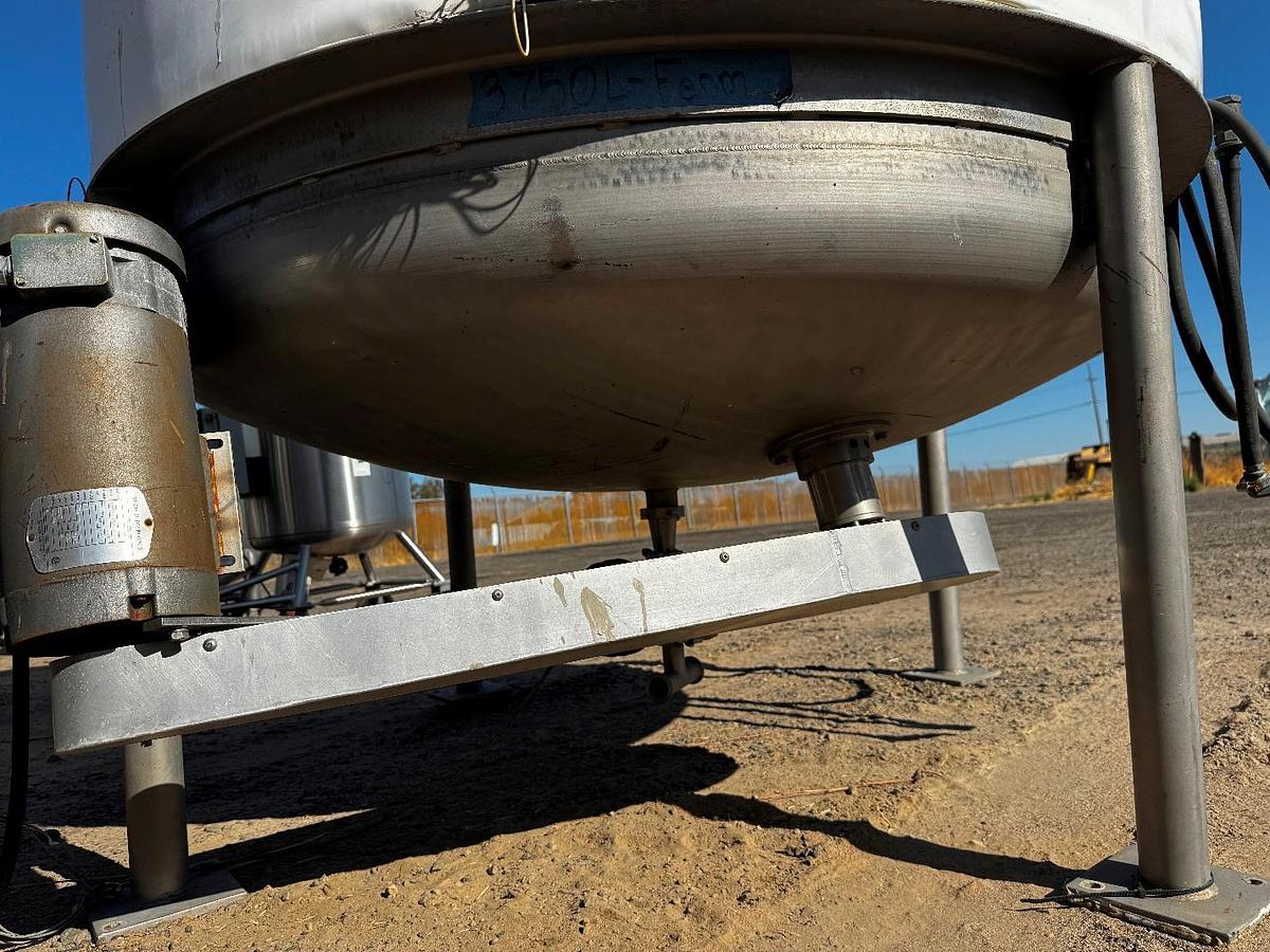 Used Tank, 1000 Gallon, Jacketed, Insulated, Bottom Agitated, Stainless Steel, #5991479